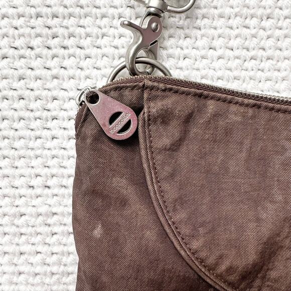 Baggalini Rio Brown Cheetah Crossbody Turnlock Flap Water Resistant Nylon Bag - Picture 3 of 9